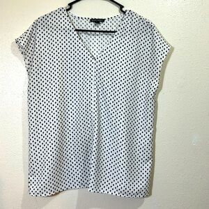 Hilary Radley small capped sleeved top. Size Medium
